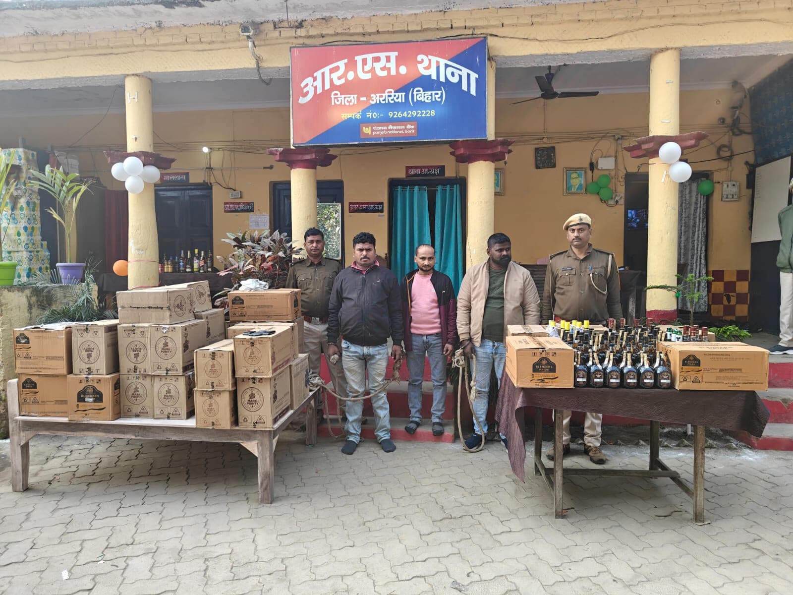443 लीटर विदेशी शराब के साथ तीन तस्कर गिरफ्तार