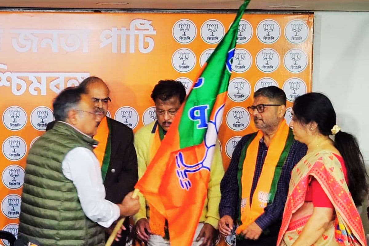 west bengal news ex special secretary doctor and former gm SBI join BJP