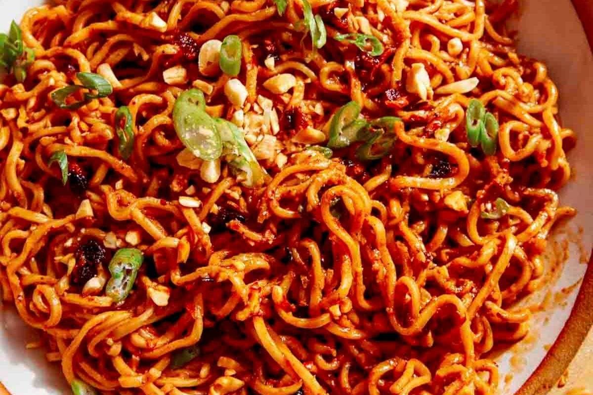 How to make butter garlic maggi at home