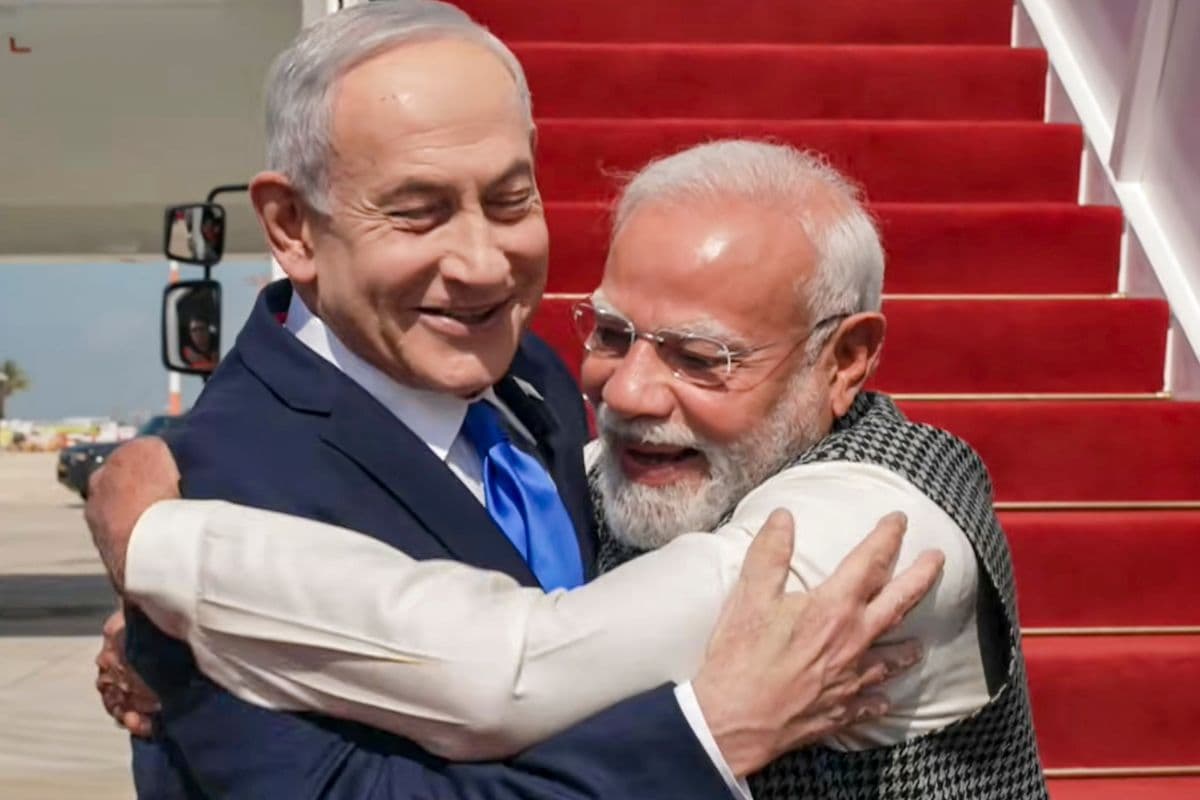 इजराइल में पीएम मोदी का ग्रैंड वेलकम, नेतन्याहू ने लगाया गले