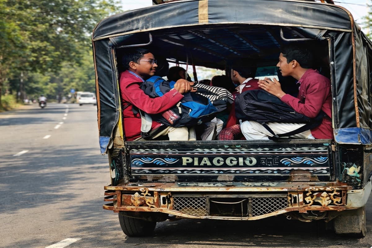 रांची में स्कूली बच्चों की जान से हो रहा है खिलवाड़, धड़ल्ले से दौड़ रहे अवैध स्कूल वाहन