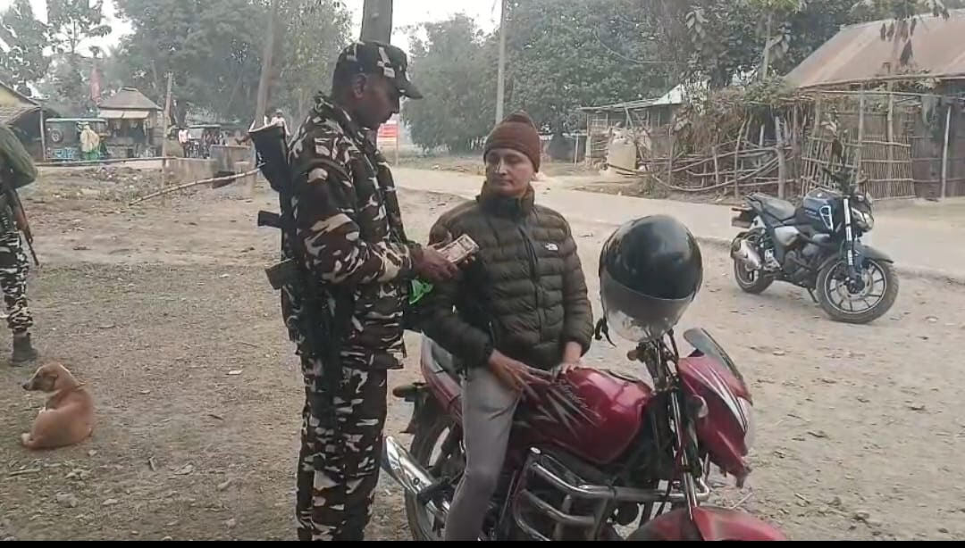 एक लाख भारतीय व छह हजार नेपाली रुपये के साथ एक गिरफ्तार