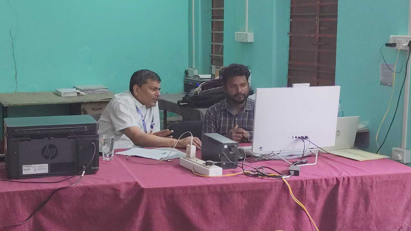 शिक्षक पहुंचे विलंब होगी कार्रवाई: डीईओ