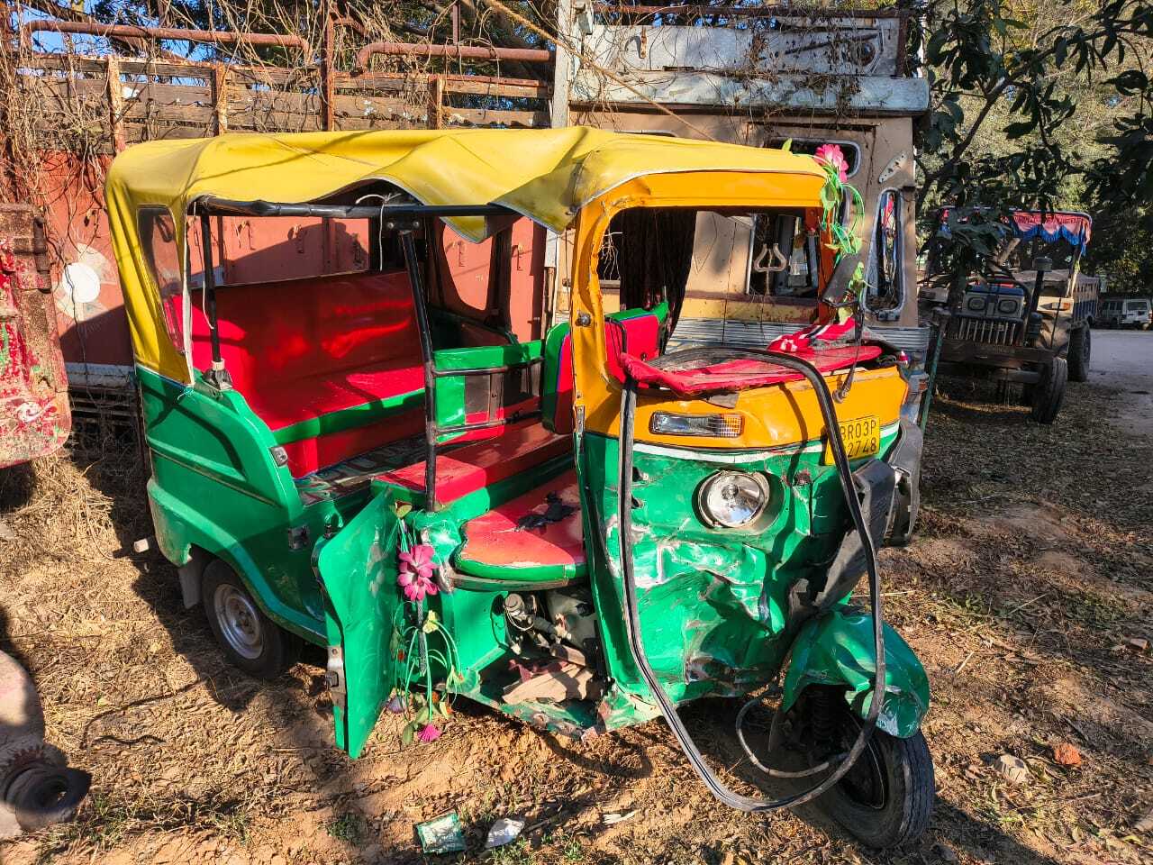 ऑटो–बाइक टक्कर में दो युवकों की मौत, चार लोग घायल