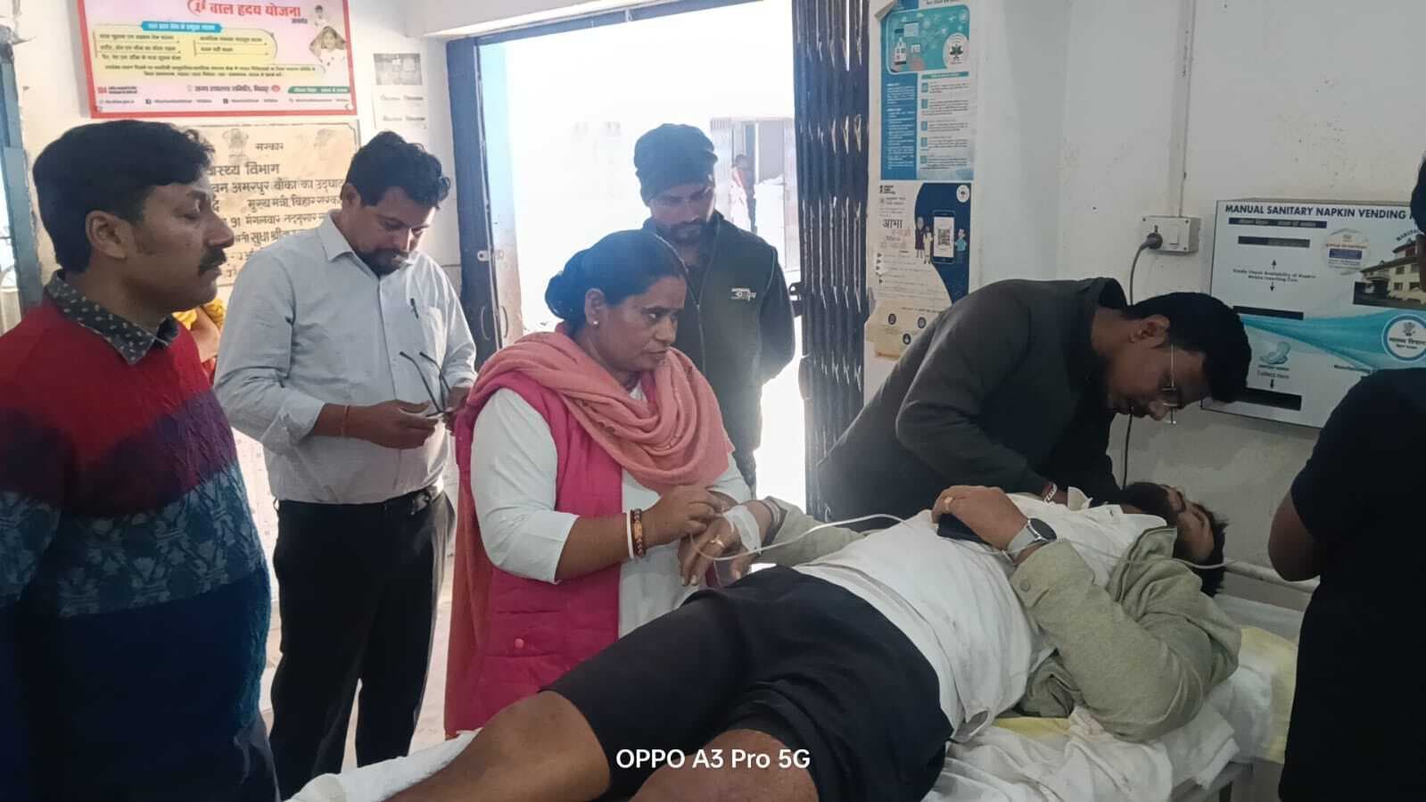 सड़क दुर्घटना में बाइक सवार तीन युवक जख्मी, रेफर