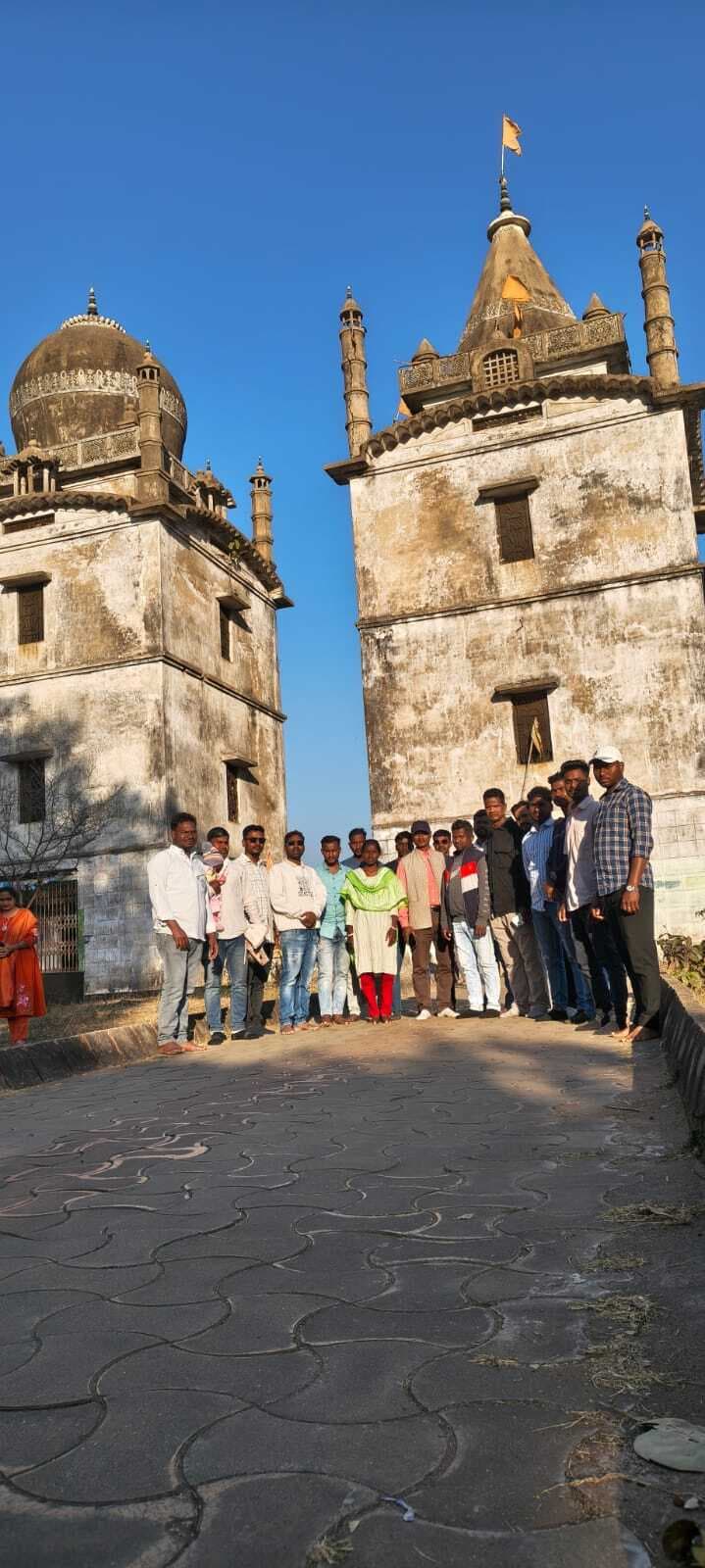 भ्रमण के लिए मैक्लुस्कीगंज पहुंचा आदिवासी मुंडा समुदाय का दल