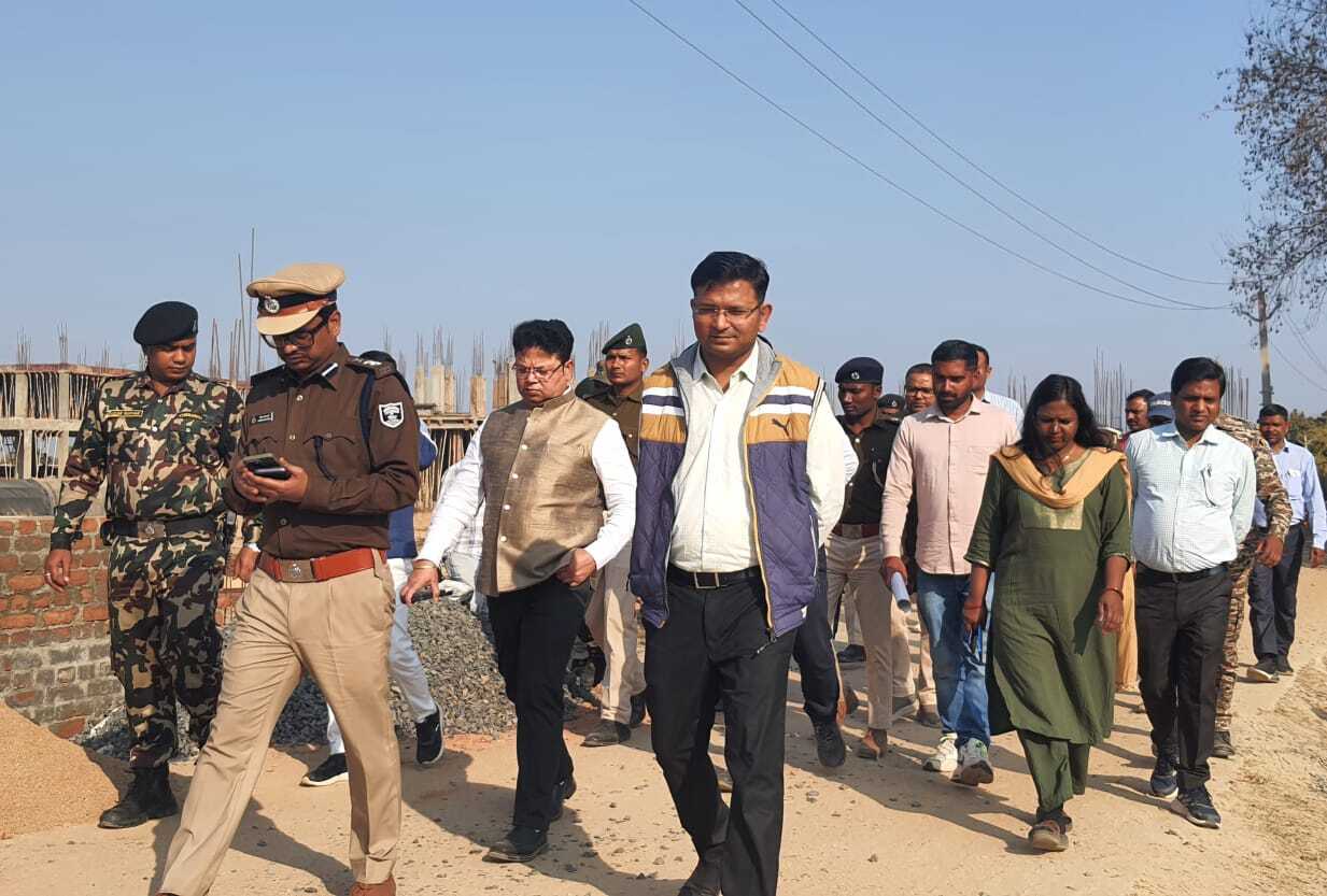 समृद्धि यात्रा : डीएम व एसपी ने कटोरिया पहुंचकर की तैयारियों की समीक्षा