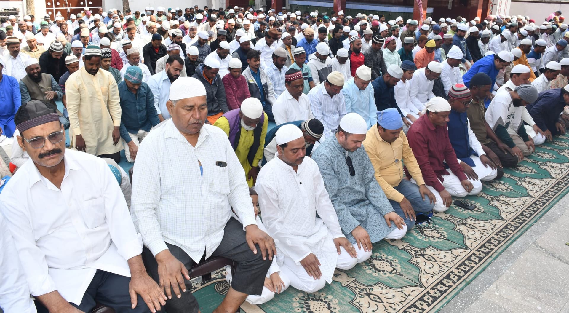 Bokaro News: नमाज अदा कर मांगी अमन-चैन की दुआ