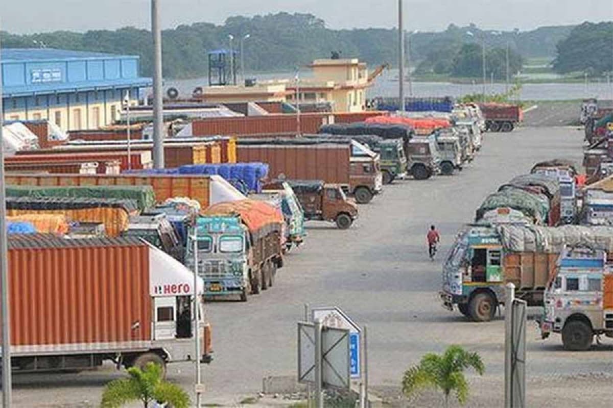 पश्चिम बंगाल में दिख रहा बांग्लादेश में हो रहे चुनाव का असर, घोजाडांगा बंदरगाह से आयात-निर्यात बंद
