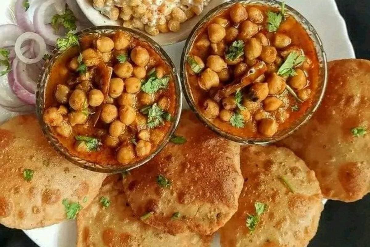Punjabi Chole with Moong Dal Poori Recipe by Sanjeev Kapoor Punjabi Chole with Moong Dal Poori Recipe by Sanjeev Kapoor