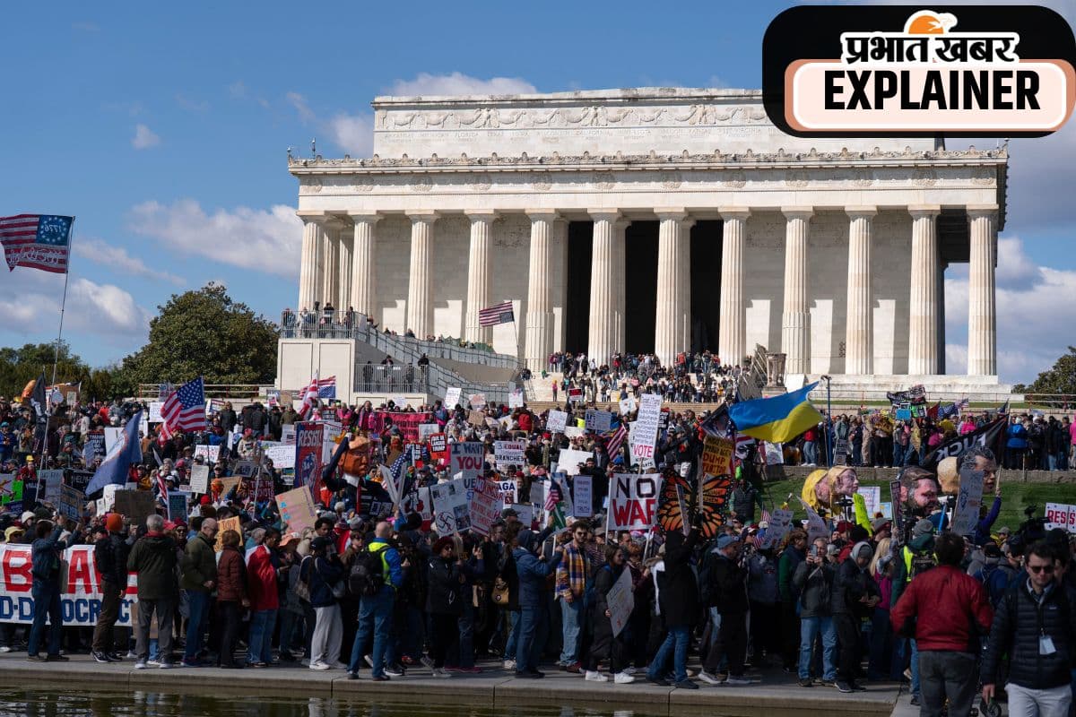 Demonstrators-rally-in-front-of-the-Lincoln-Memorial-during-a-No-Kings-protest-in-Washington