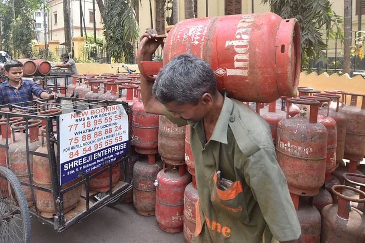 बुकिंग के 60 घंटे में घर पहुंचेगी डिलीवरी, पैनिक बुकिंग न करने की सरकार की अपील