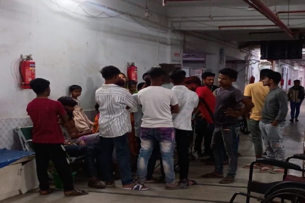 होली के दिन पुरानी रंजिश में पाकुड़ के तलवाडंगा नंदीपाड़ा में चाकूबाजी, एक की मौत होली के दिन पुरानी रंजिश में पाकुड़ के तलवाडंगा नंदीपाड़ा में चाकूबाजी, एक की मौत