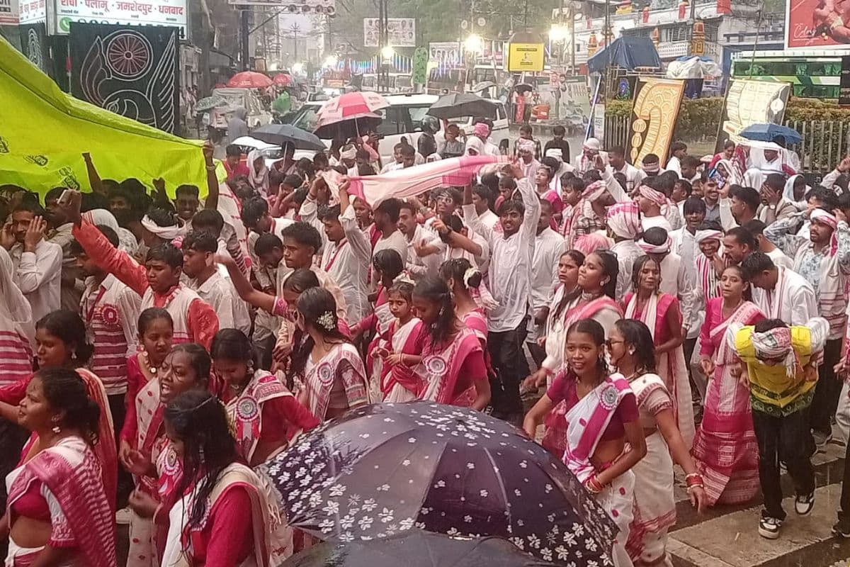 बारिश के बावजूद सरहुल जुलूस में कम नहीं हुआ उत्साह