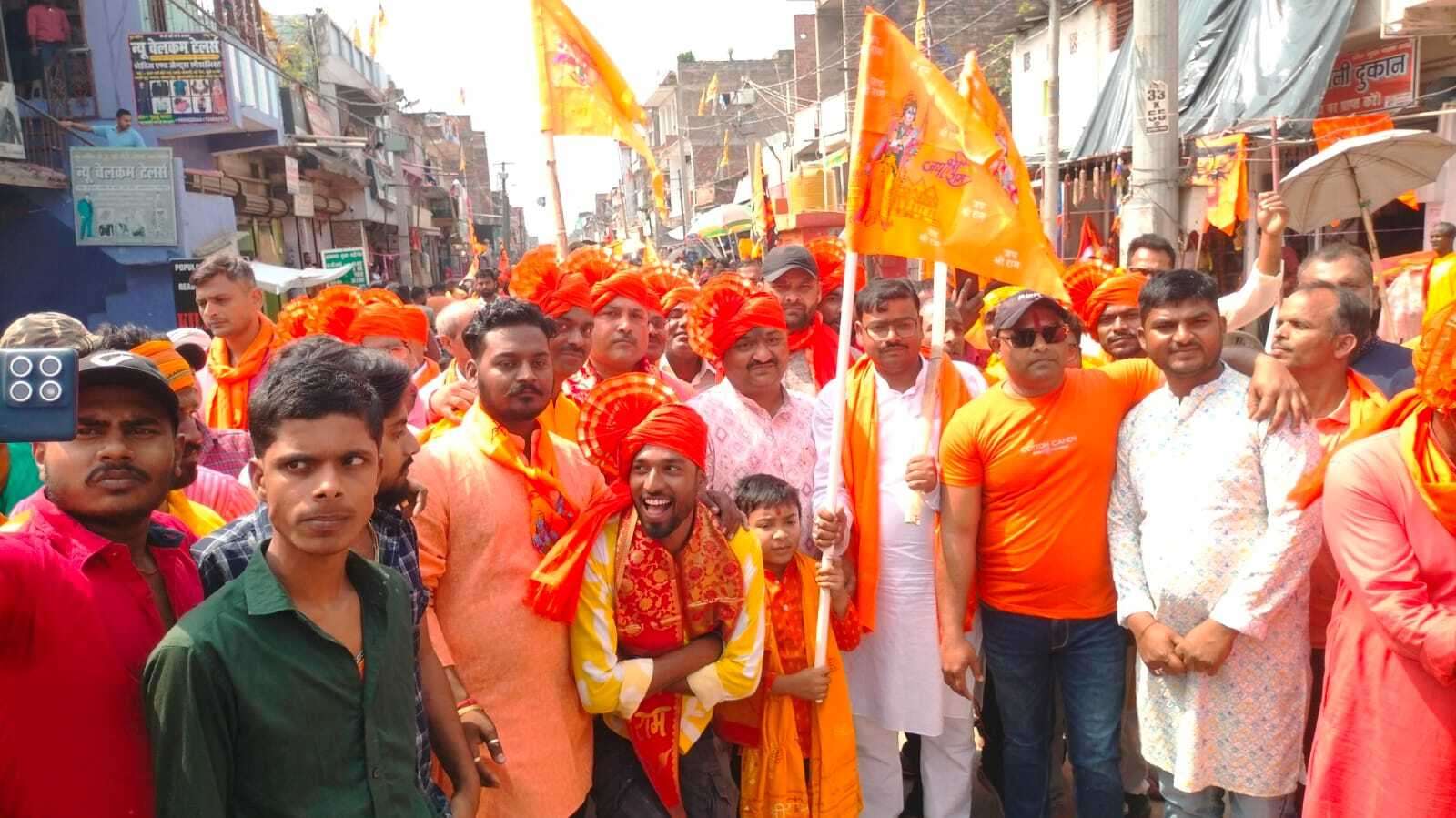 शोभायात्रा : जय श्रीराम के जयकारे से गूंजता रहा आलमनगर बाजार