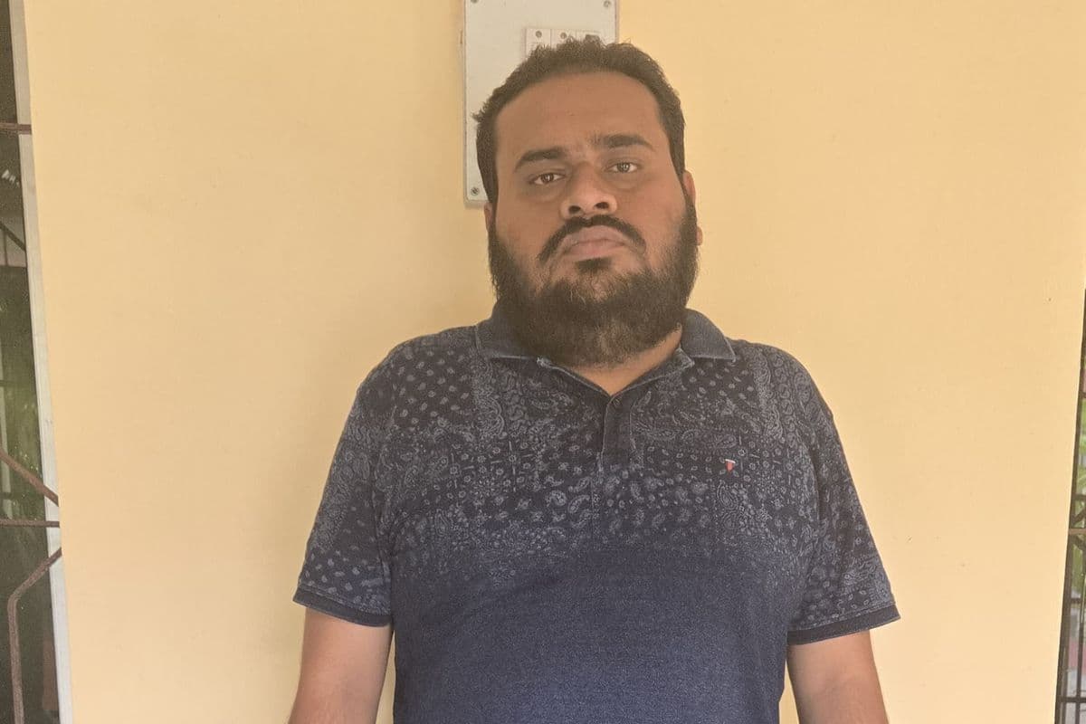 दुमका पुलिस के हत्थे चढ़ा ‘क्रिकेट ठग’! रणजी में चयन के नाम पर शिक्षक से डकारे एक करोड़, आरोपी गिरफ्तार