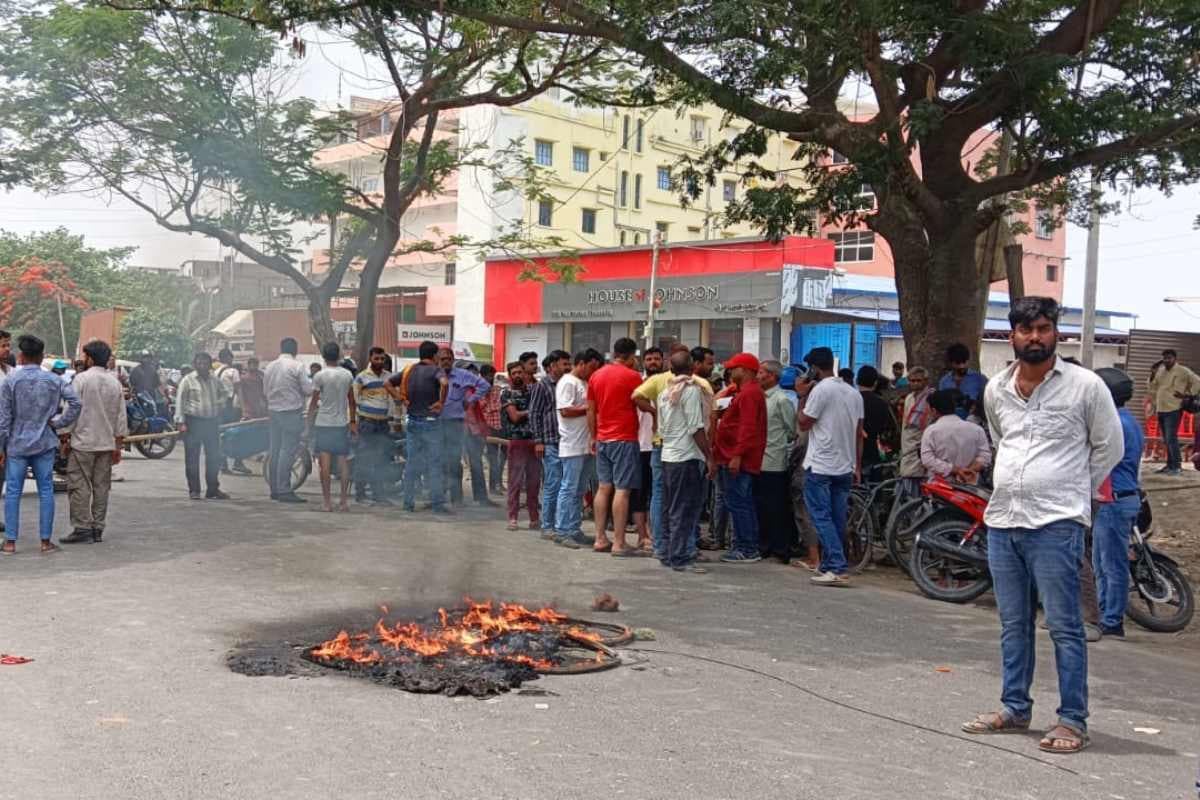 Muzaffarpur News road accident retired clerk killed bus protest bairiya stand Muzaffarpur News road accident retired clerk killed bus protest bairiya stand
