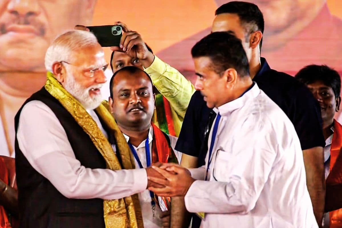 हल्दिया के हेलीपैड मैदान में ‘भगवा तूफान’, शुभेंदु अधिकारी ने ममता बनर्जी सरकार को उखाड़ फेंकने का किया आह्वान हल्दिया के हेलीपैड मैदान में ‘भगवा तूफान’, शुभेंदु अधिकारी ने ममता बनर्जी सरकार को उखाड़ फेंकने का किया आह्वान