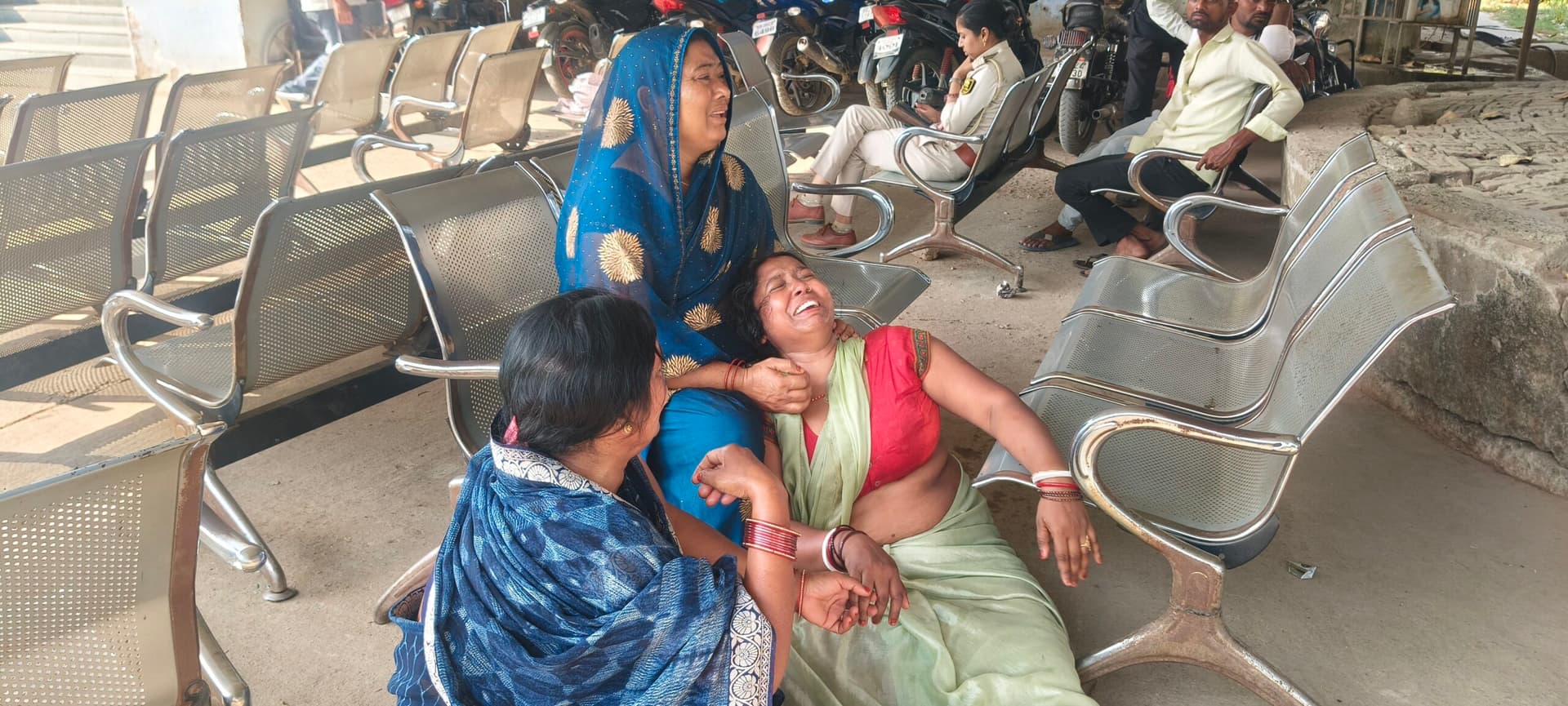 बहन और खुद की शादी का कार्ड बांटकर लौट रहे इकलौते बेटे की सड़क हादसे में मौत