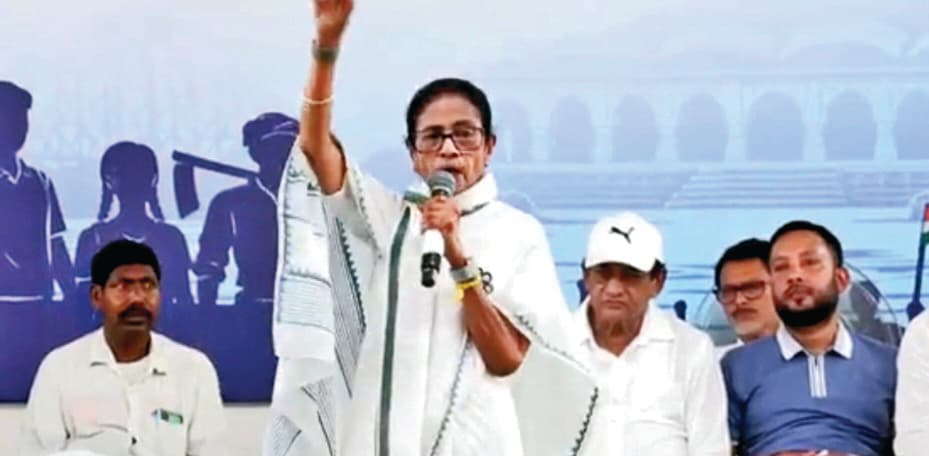 प्रवासी बंगालियों को बांग्लादेशी कहने वाली भाजपा किस मुंह से मांग रही वोट : ममता प्रवासी बंगालियों को बांग्लादेशी कहने वाली भाजपा किस मुंह से मांग रही वोट : ममता