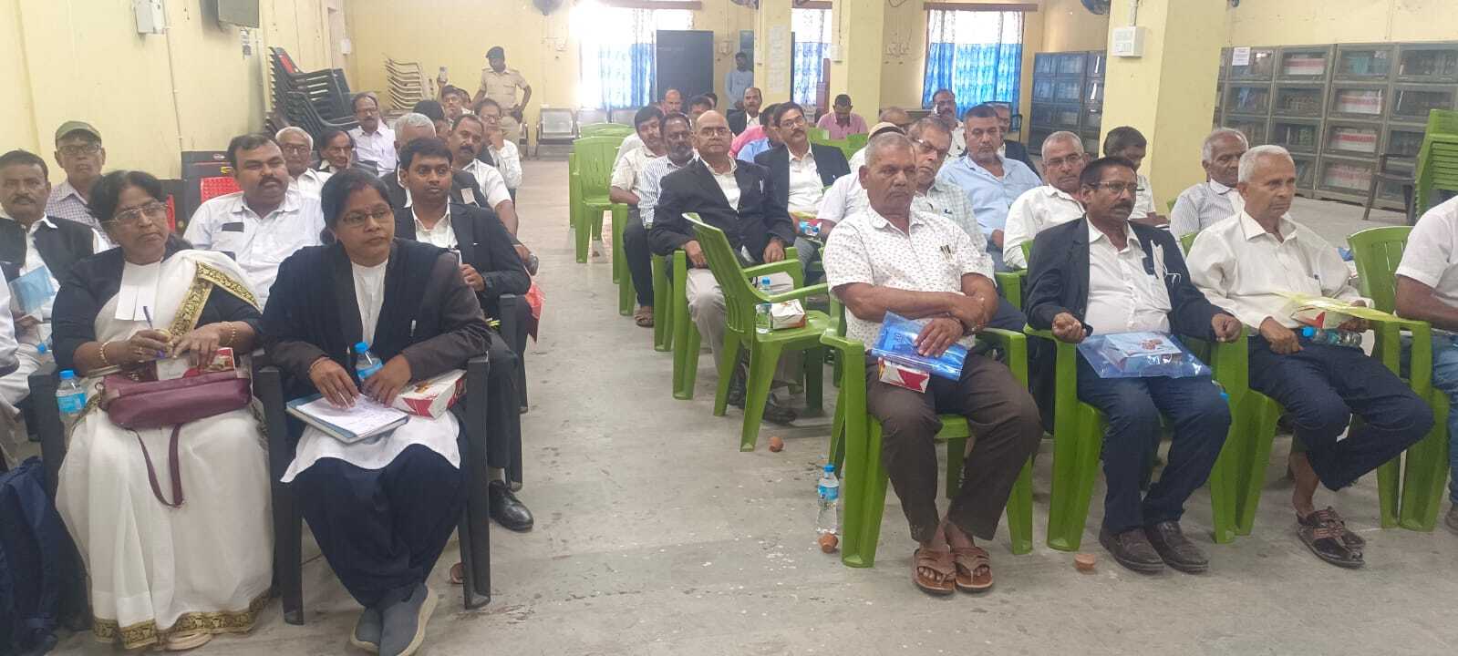 अधिवक्ता व लिपिकों को मिली ई-कोर्ट की जानकारी