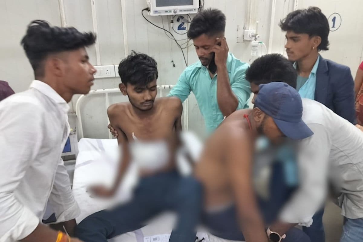 Firing at toll plaza two youths injured Firing at toll plaza two youths injured