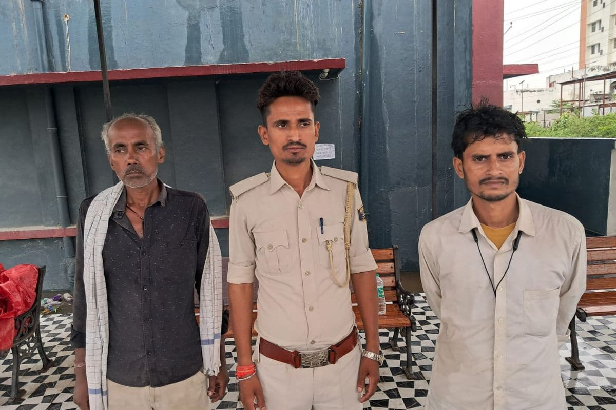 पोस्टमार्टम परिसर में मौजूद मृतक के मामा, बहनोई और चौकीदार पोस्टमार्टम परिसर में मौजूद मृतक के मामा, बहनोई और चौकीदार