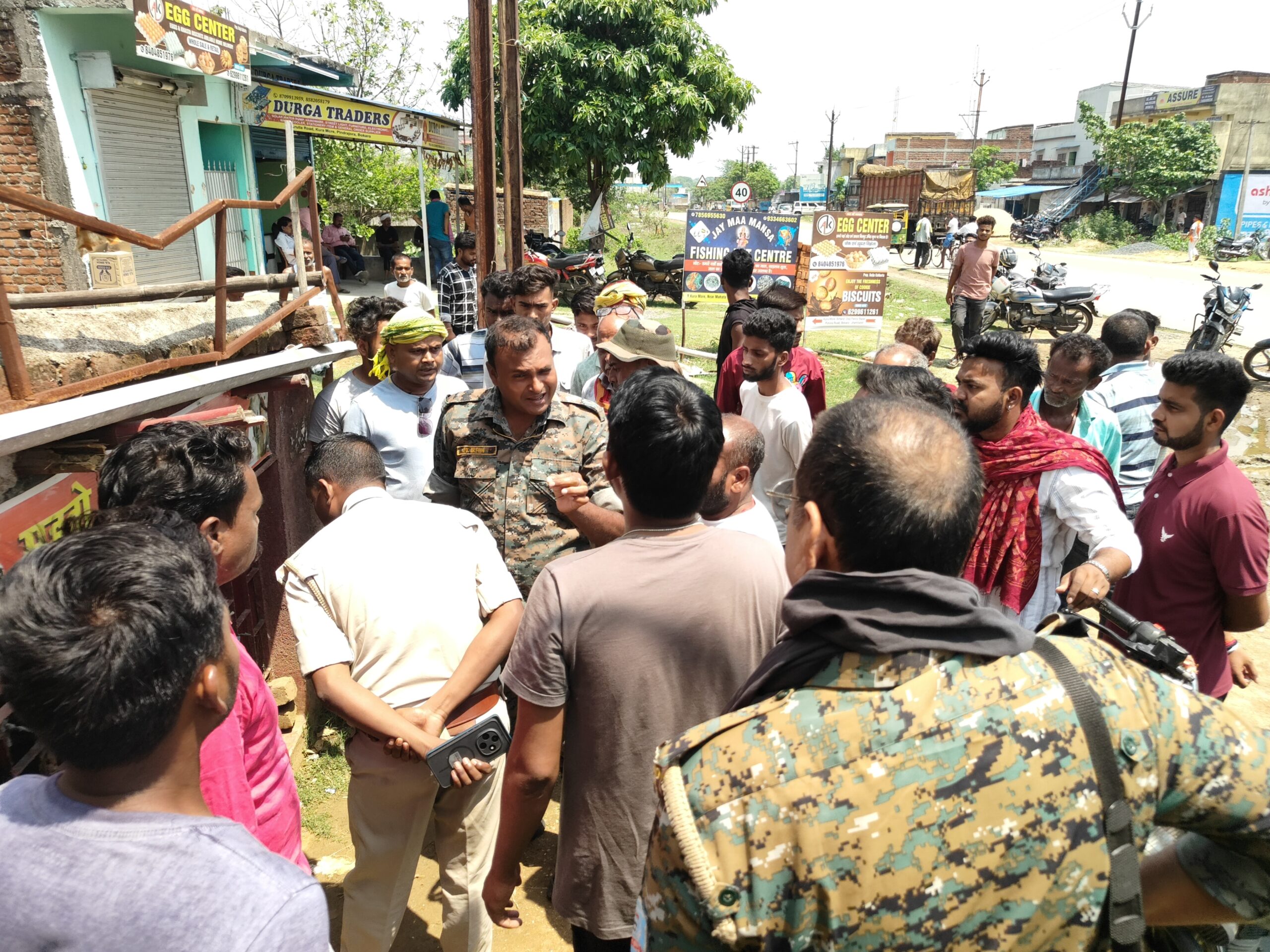 Bokaro News : बासी मीट बेचने के आरोप में प्रदर्शन, हंगामा