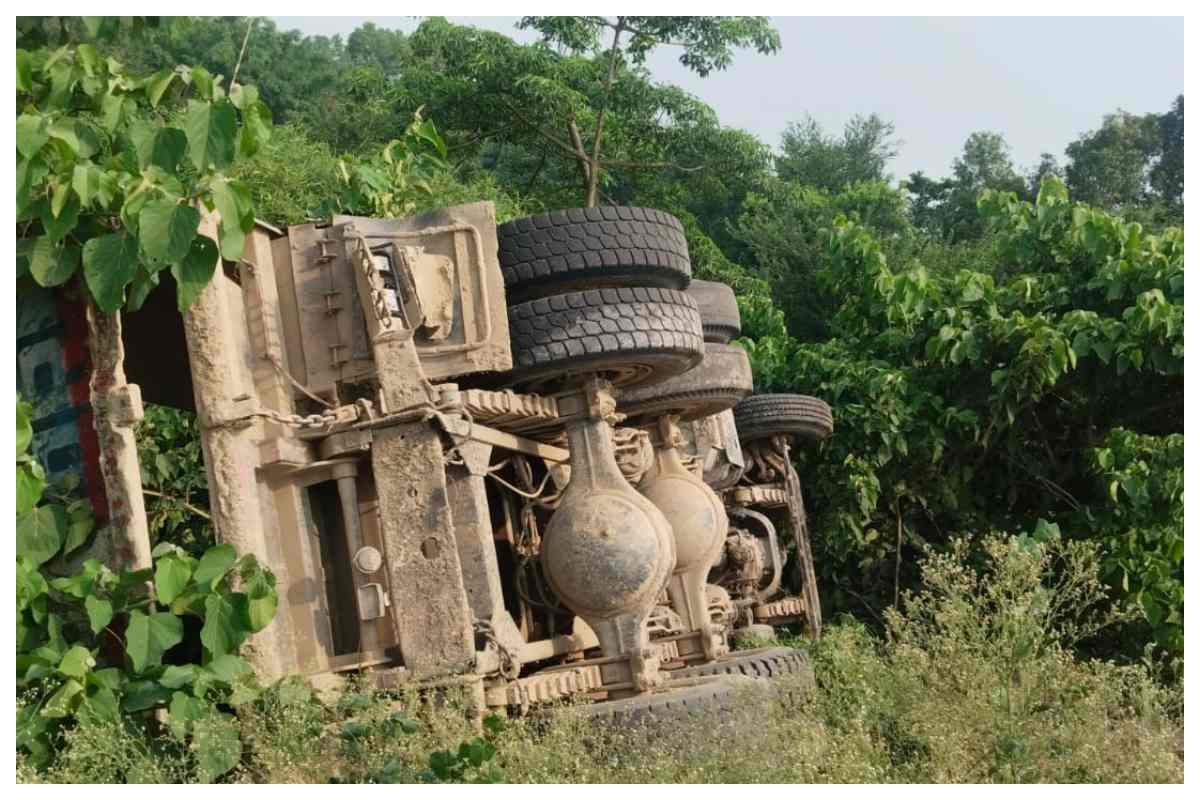 Madhubani News-jhanjharpur-bhairavsthan-banaur-village-hyva-bike-accident-driver-injured Madhubani News-jhanjharpur-bhairavsthan-banaur-village-hyva-bike-accident-driver-injured