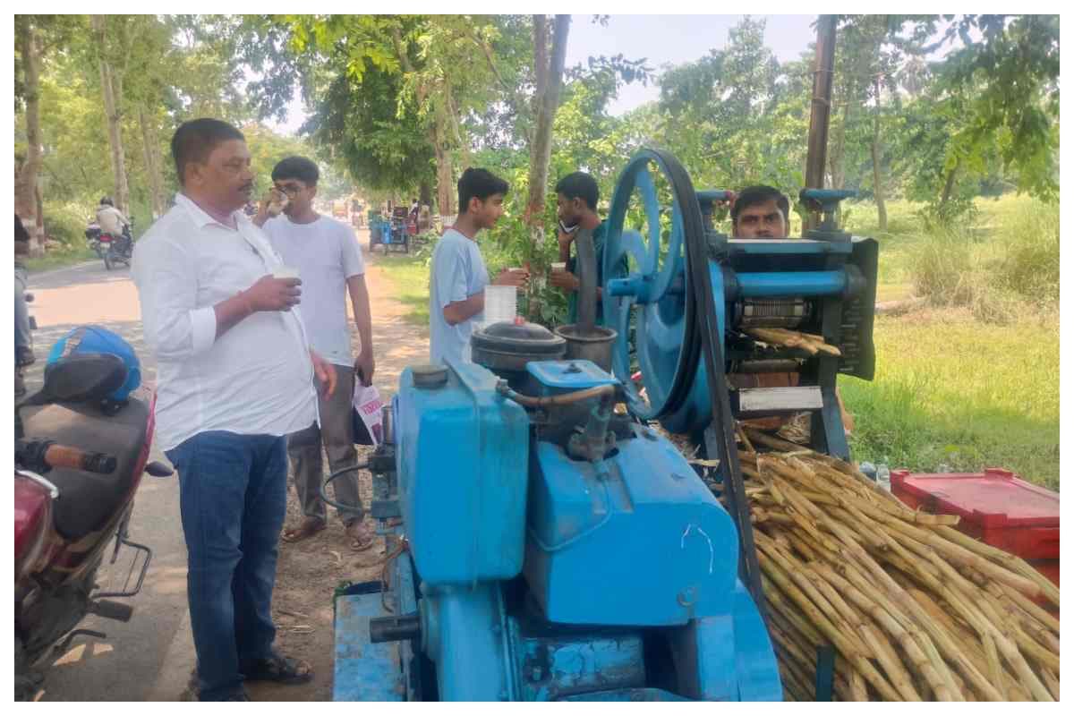 Sheohar News -piprahi-main-road-sugarcane-juice-demand-rises-due-to-summer-heatwave Sheohar News -piprahi-main-road-sugarcane-juice-demand-rises-due-to-summer-heatwave