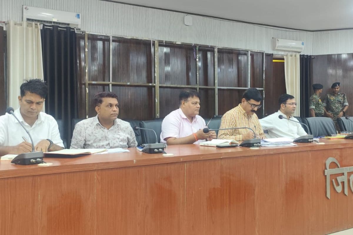 लक्ष्य के अनुरूप काम नहीं हुआ तो होगी कार्रवाई, स्वास्थ्य अधिकारियों को बांका डीएम की सख्त चेतावनी
