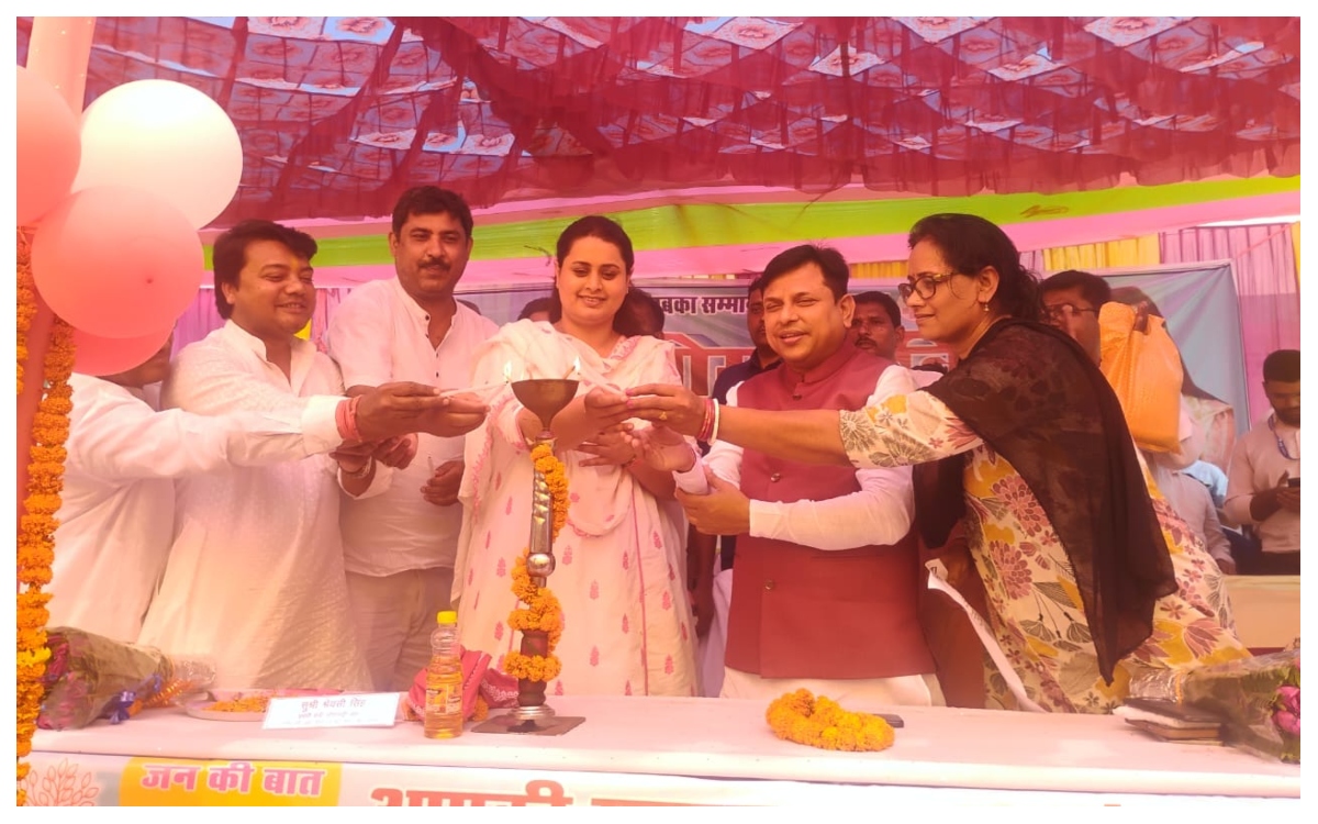 Minister Shreyasi Singh addressing people and officials during a Sahayog Camp in Majorganj, Sitamarhi. Minister Shreyasi Singh addressing people and officials during a Sahayog Camp in Majorganj, Sitamarhi.