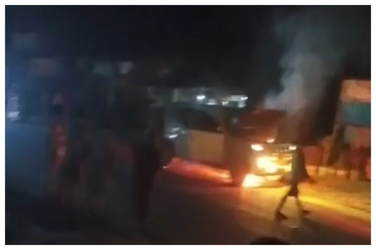 Electricity department vehicle catches fire in Bandra Muzaffarpur Electricity department vehicle catches fire in Bandra Muzaffarpur