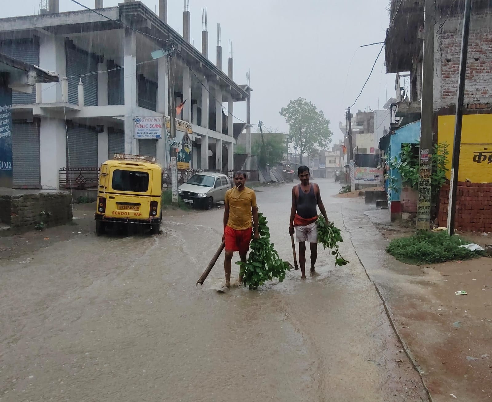 गुरुआ में एक घंटे की झमाझम बारिश से मिली राहत, किसानों के चेहरे खिले, कई इलाकों में जलजमाव
