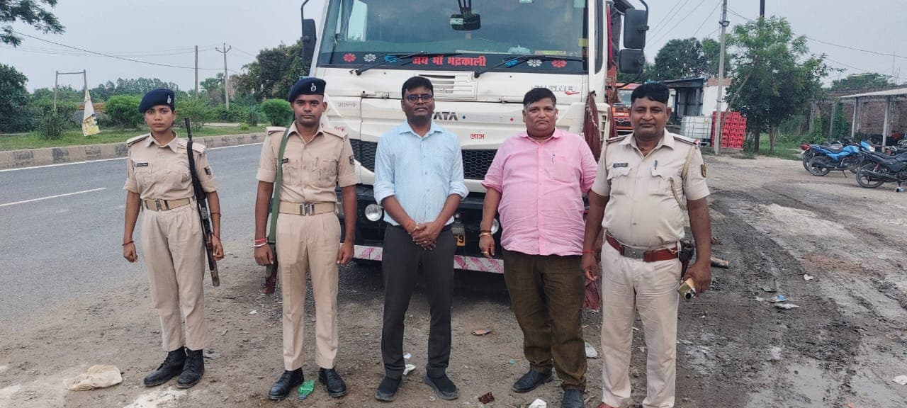 ओवरलोड ट्रकों के खिलाफ डीटीओ की बड़ी कार्रवाई, 6 ट्रक जब्त ओवरलोड ट्रकों के खिलाफ डीटीओ की बड़ी कार्रवाई, 6 ट्रक जब्त