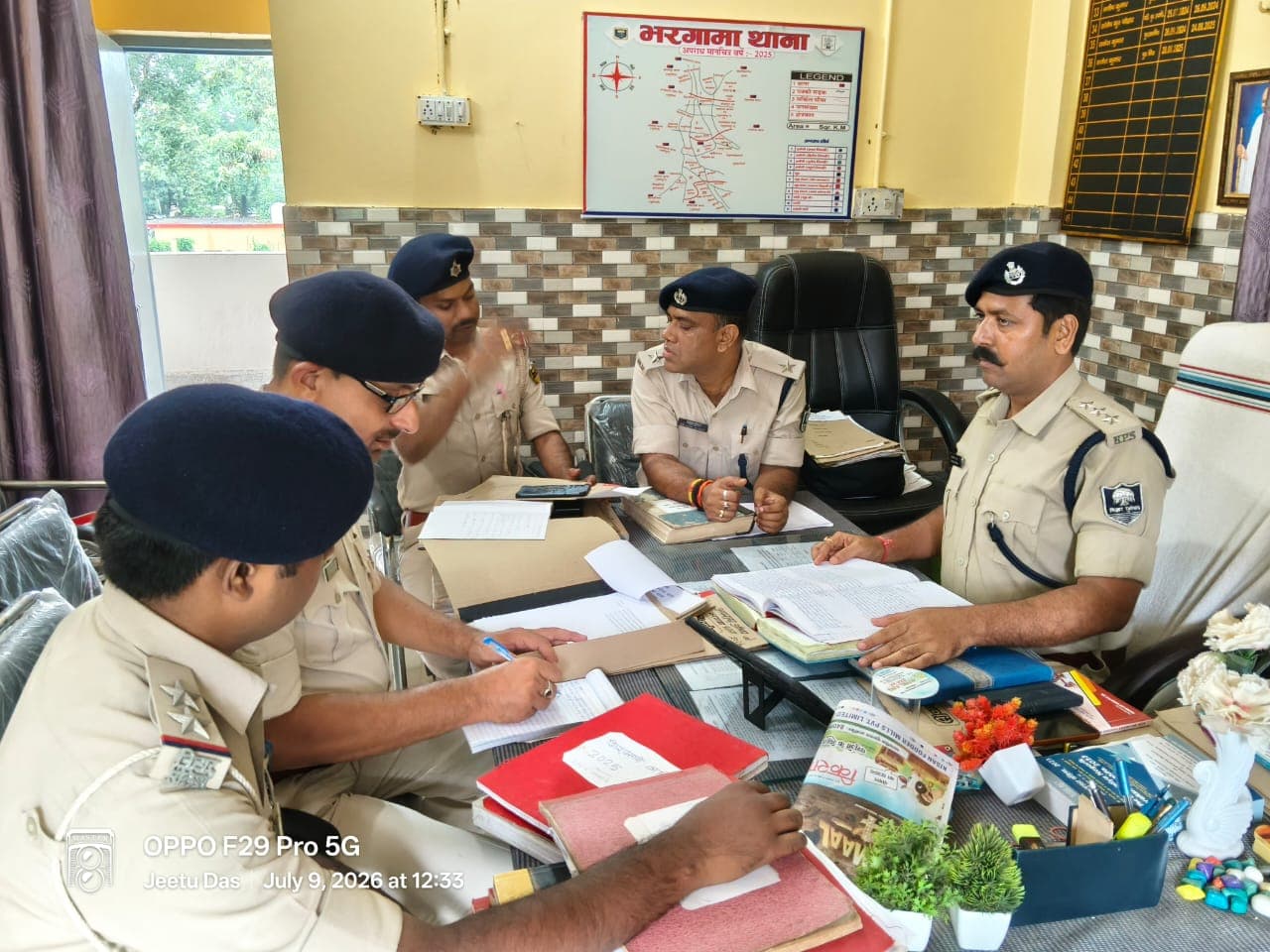 डीएसपी राजकिशोर कुमार ने किया थाना का गहन निरीक्षण, लंबित मामलों के निपटारे का निर्देश