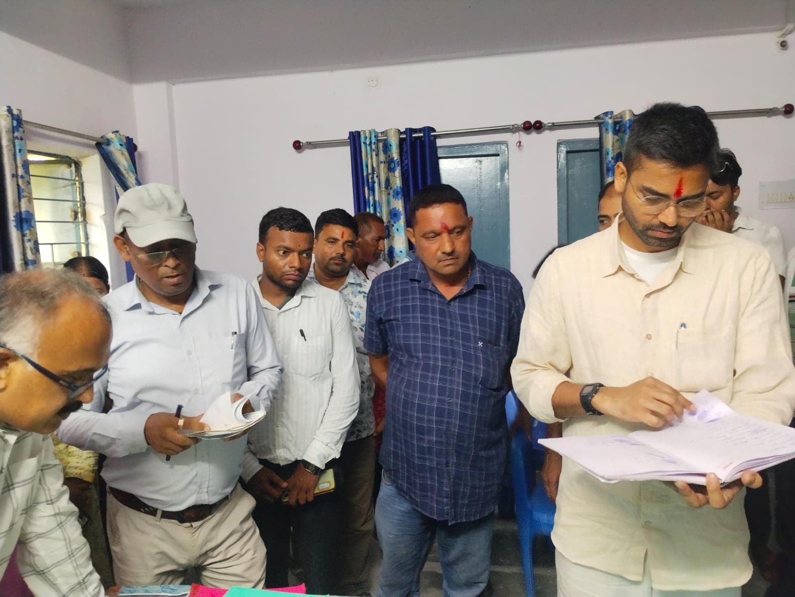 पंचायत सरकार भवन उद्घाटन के दौरान मिलीं अनियमितताएं, मंत्री दीपक प्रकाश ने जेई पर कार्रवाई का दिया निर्देश
