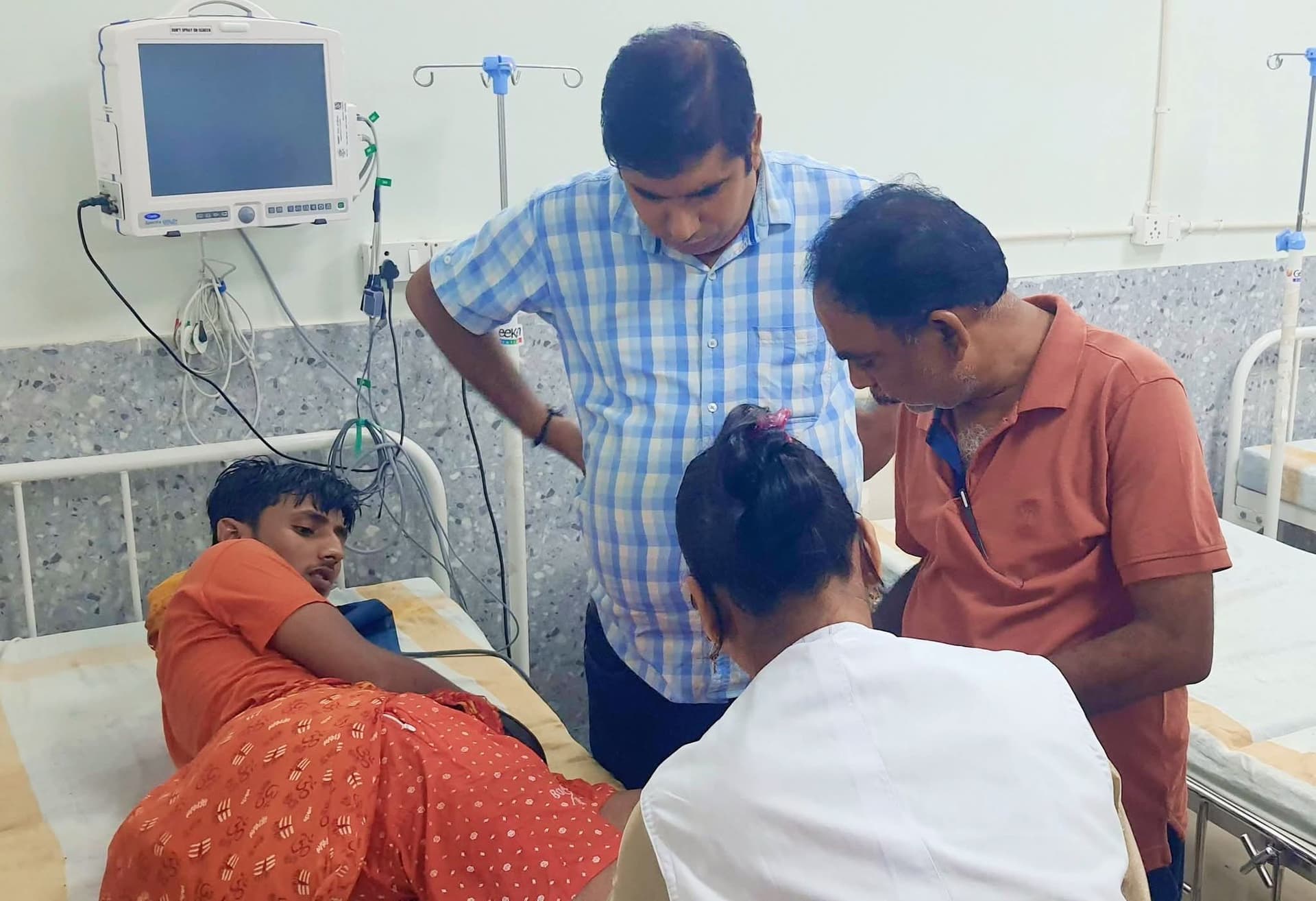 कांवर लेकर बाबाधाम जा रहे शिवभक्त को सांप ने डसा
