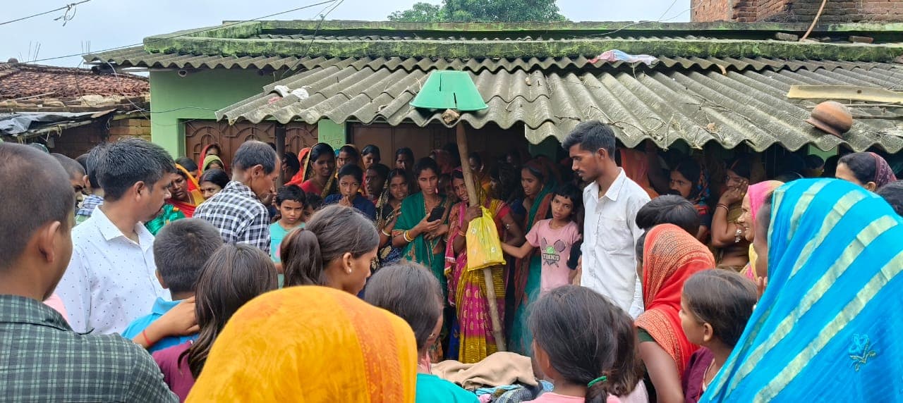 खूनी संघर्ष में मृत शुकर यादव का शव पहुंचा बड़वासिनी गांव, परिजनों में मचा कोहराम
