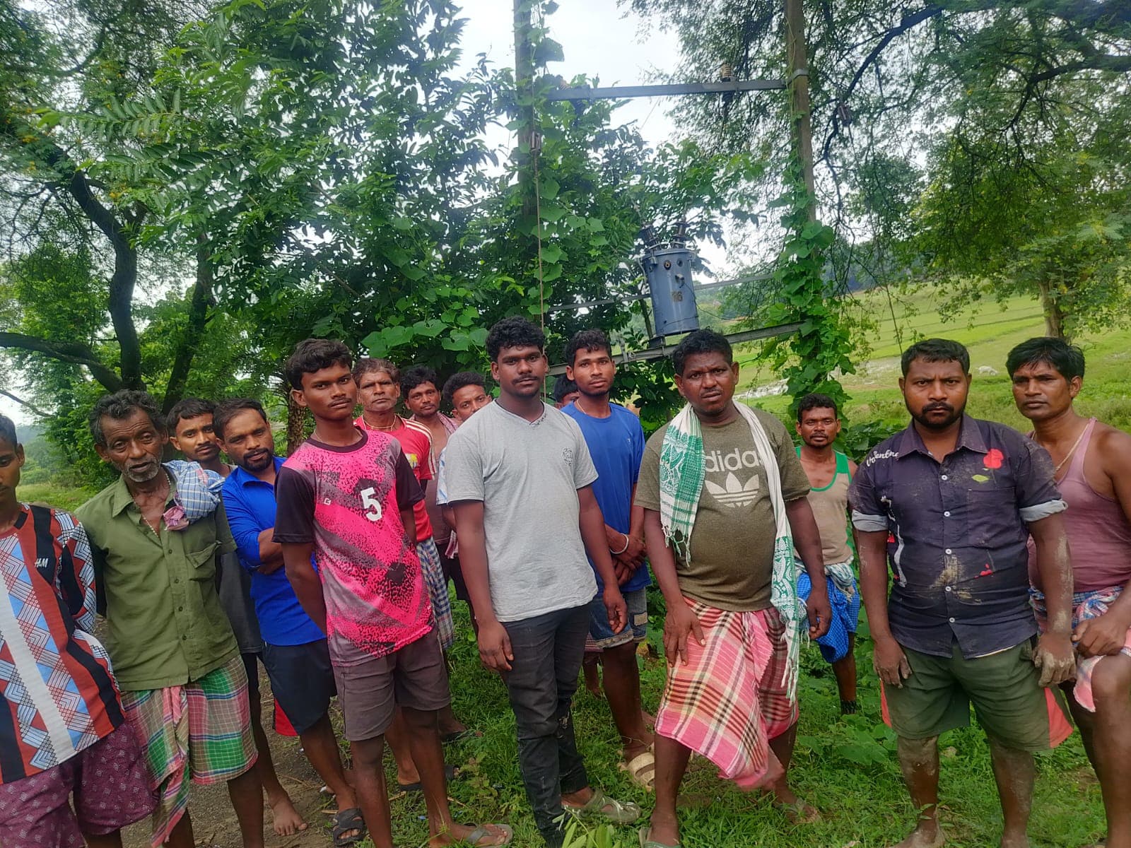 पाकुड़ के दोमुहानी में एक ही रात दो ट्रांसफार्मर चोरी, पूरे गांव की बिजली आपूर्ति ठप