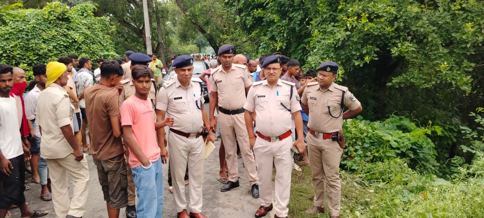 बेगूसराय: रिंग बांध किनारे झाड़ी में मिली सिर कटी लाश, हत्या की जतायी आशंका, जांच में जुटी पुलिस