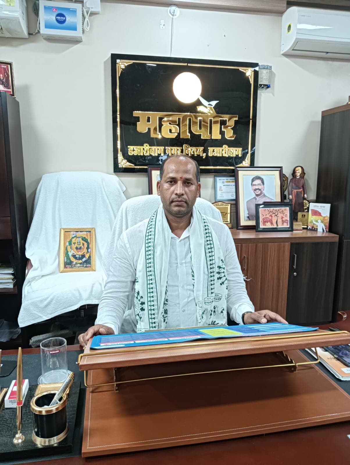 अवैध होर्डिंग को 72 घंटे में हटाने का अल्टीमेटम