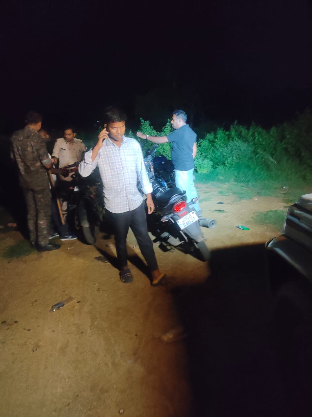अड्डेबाजी के खिलाफ चला अभियान, नशेड़ियों को पुलिस ने खदेड़ा