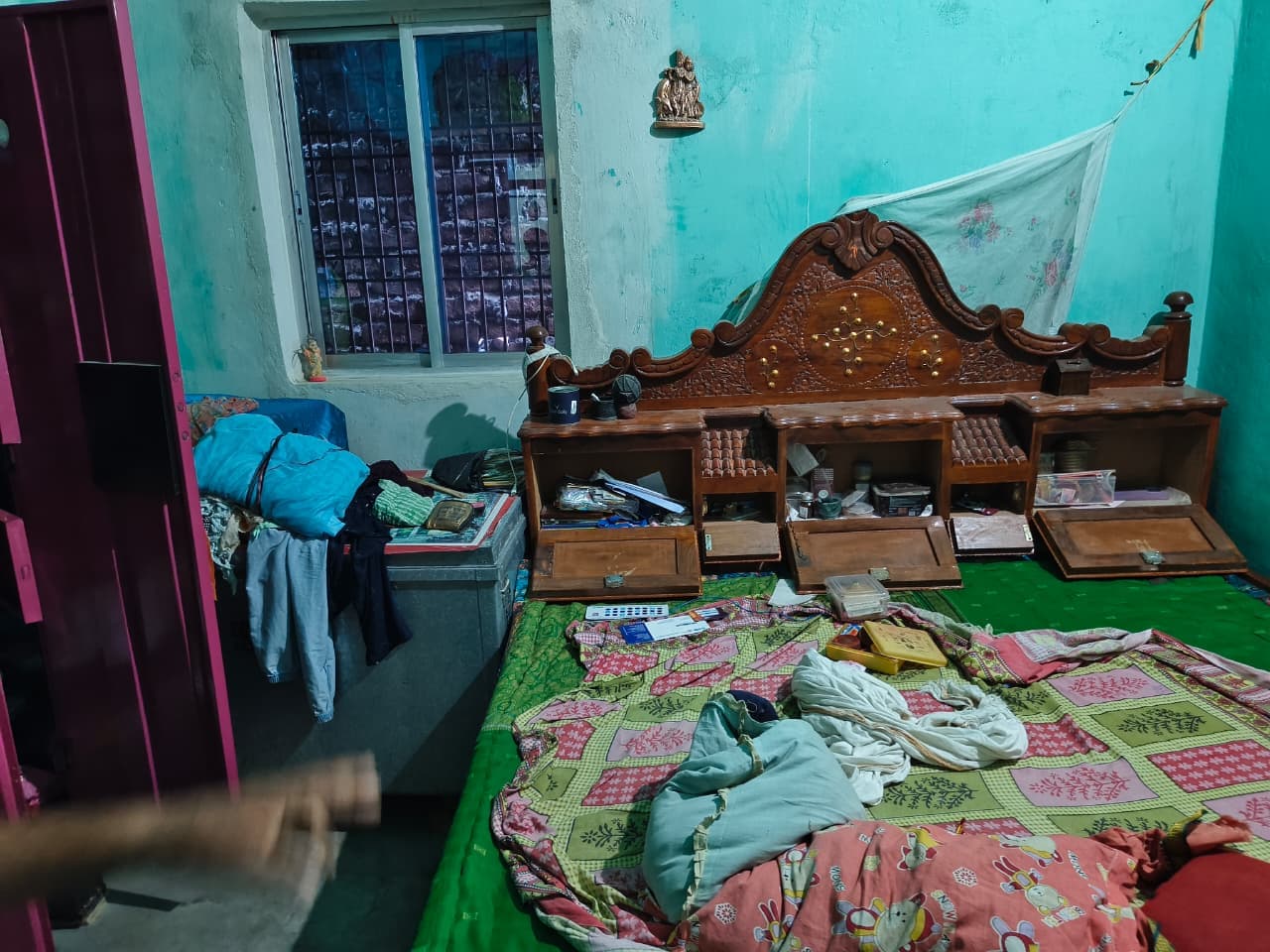 पुपरी में बड़ी चोरी, 15 से 20 लाख के जेवर, तीन मोबाइल और नकदी पर हाथ साफ