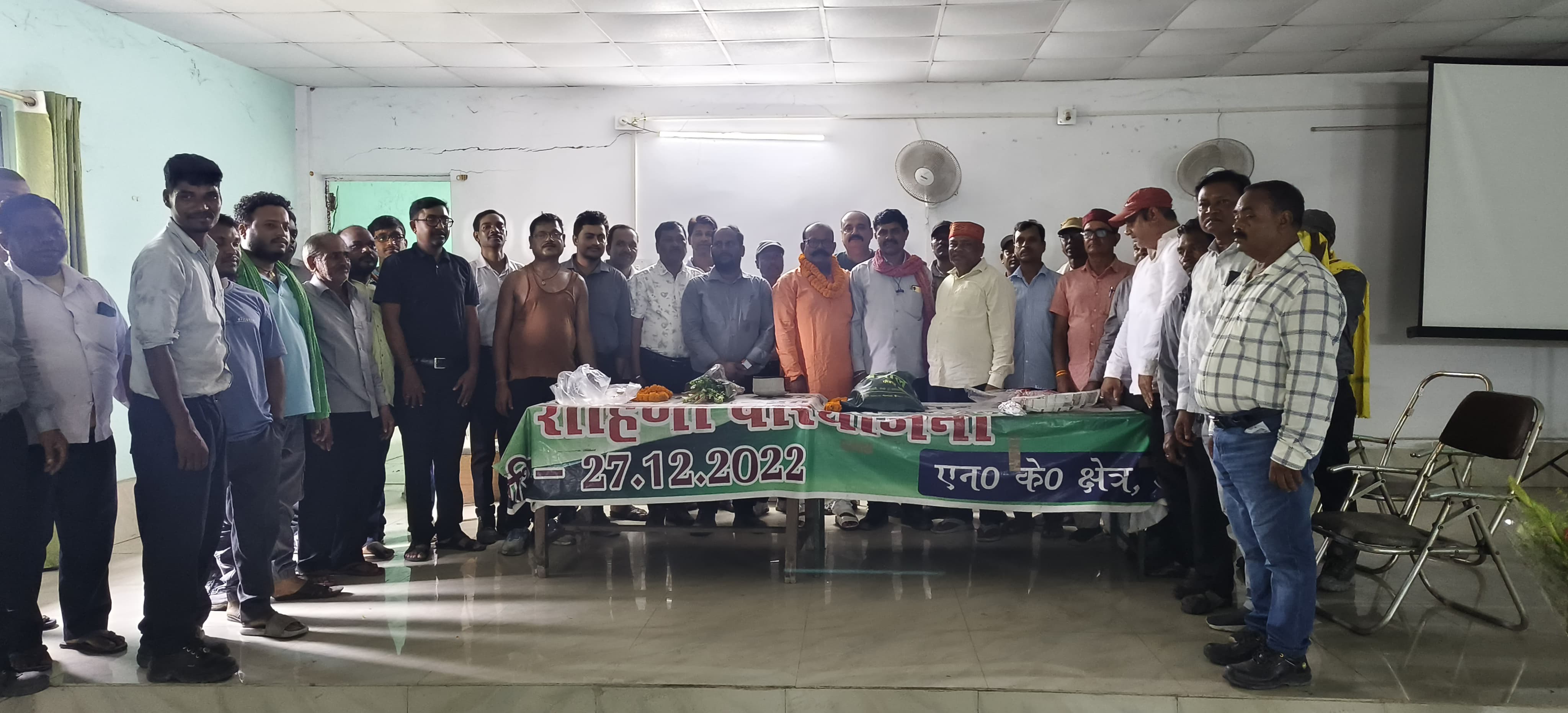 रोहिणी में सेवानिवृत्त कर्मी विजय सिंह को दी विदाई