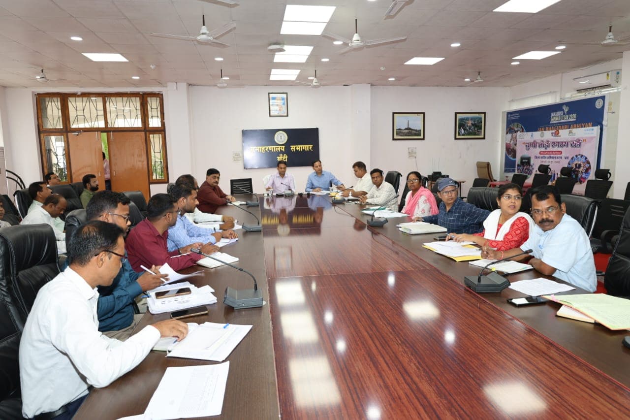 ड्राई जोन में वैकल्पिक माध्यम से पेयजल उपलब्ध करायें : खूंटी डीसी
