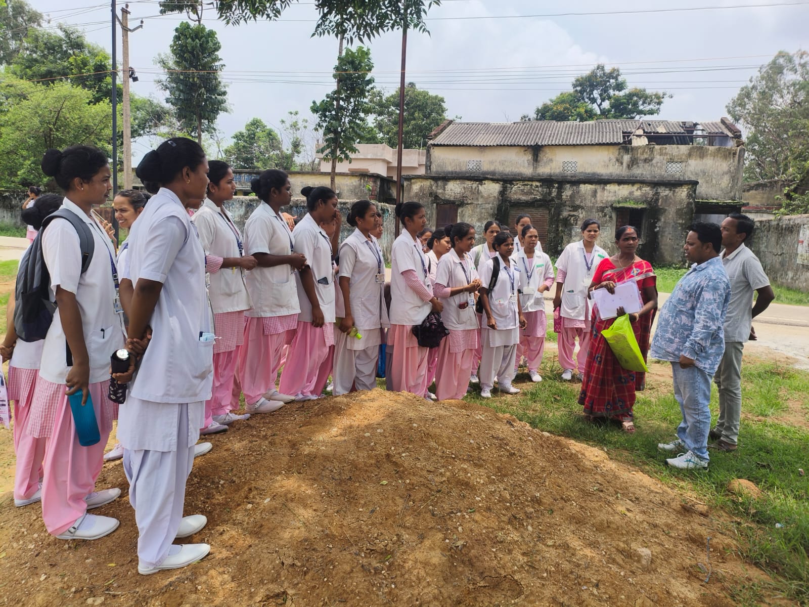 पोस्ट मैट्रिक छात्रवृत्ति की मांग को लेकर विधायक को सौंपा ज्ञापन