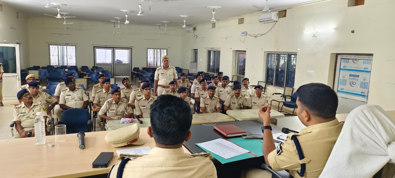 एसपी ने डायल-112 की टीम को किया ब्रीफ, त्वरित रिस्पॉन्स और संवेदनशील व्यवहार पर दिया जोर
