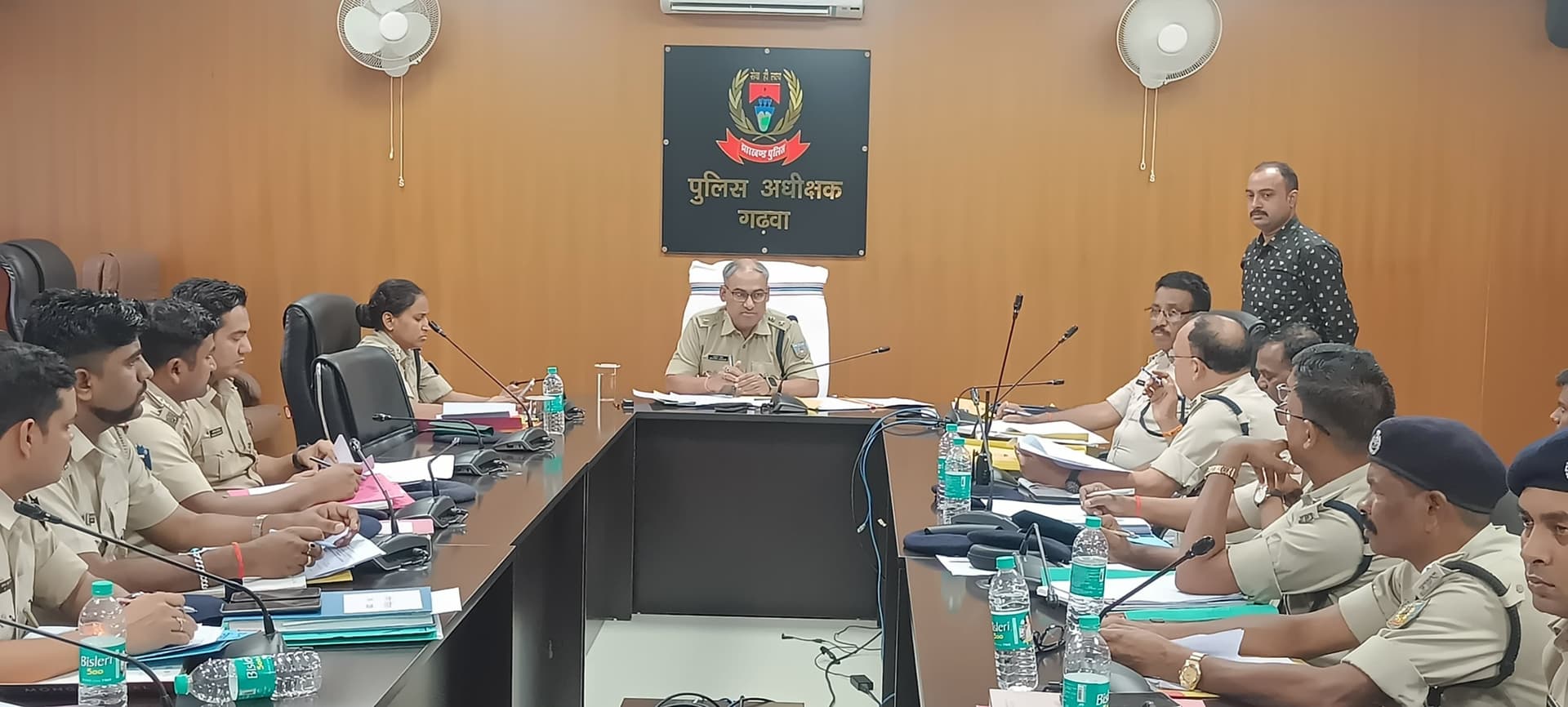 लंबित कांडों के निष्पादन व सुरक्षा व्यवस्था को लेकर दिये निर्देश लंबित कांडों के निष्पादन व सुरक्षा व्यवस्था को लेकर दिये निर्देश