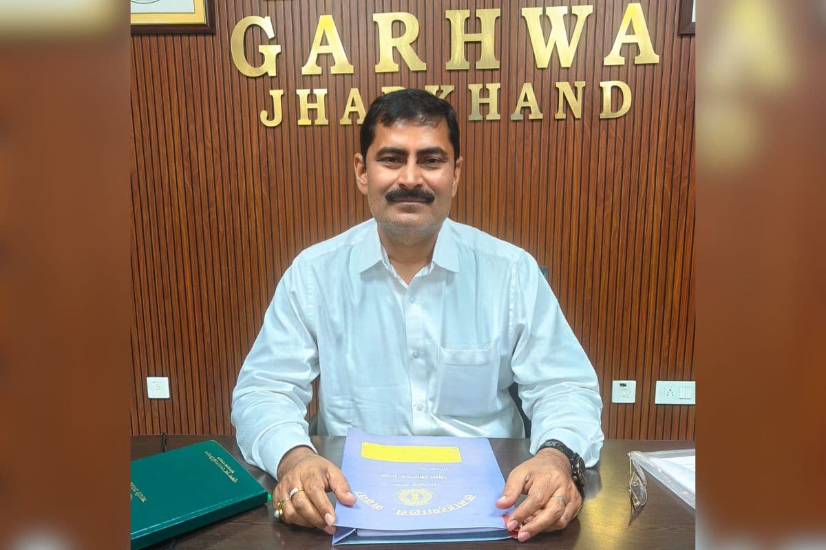 गढ़वा में मतदाता सूची पुनरीक्षण कार्य में लापरवाही, सुपरवाइजर से 24 घंटे में मांगा स्पष्टीकरण